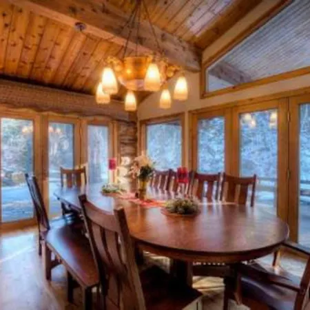 Thunderhead Falls Lodge